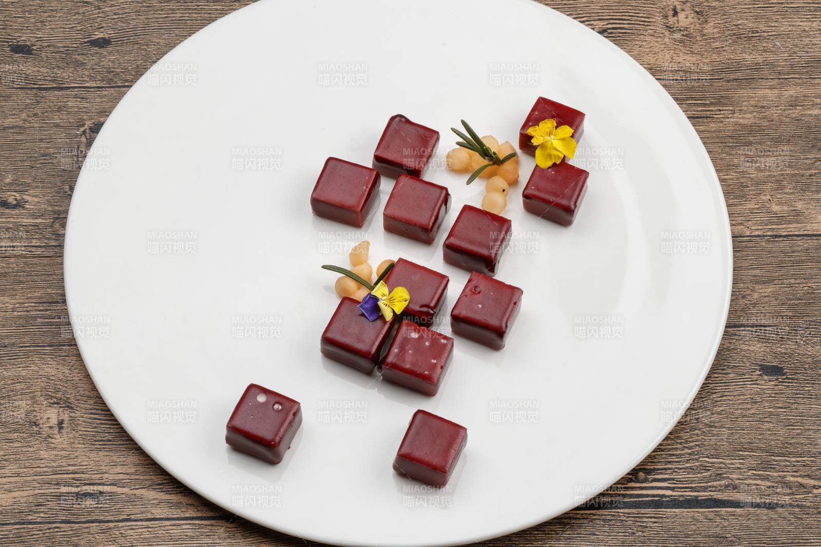 红酒酱棋子法式鹅肝图片