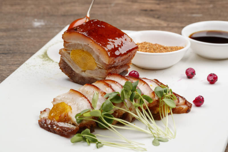 咸蛋黄蜜汁烧腊五花肉图片