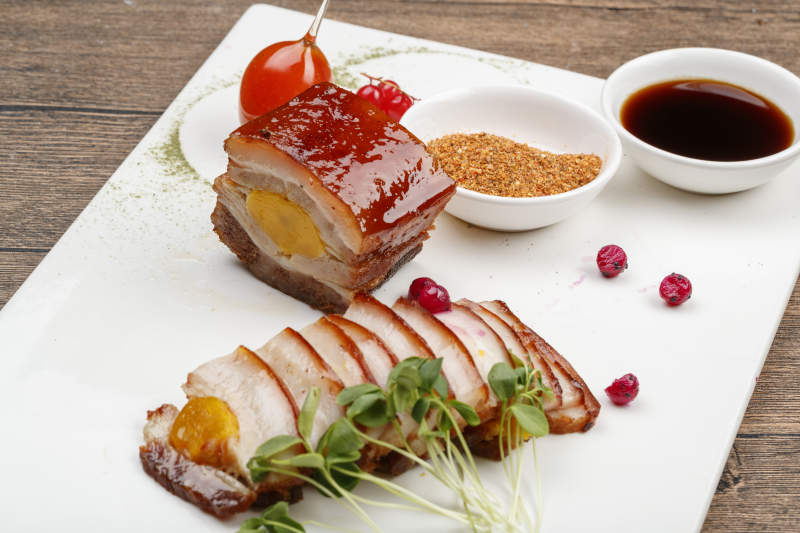 咸蛋黄蜜汁烧腊五花肉图片