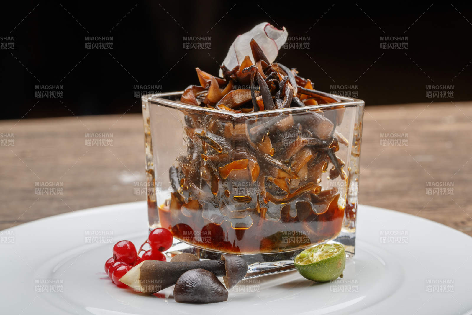 红油香辣黑皮鸡枞钉子菇图片