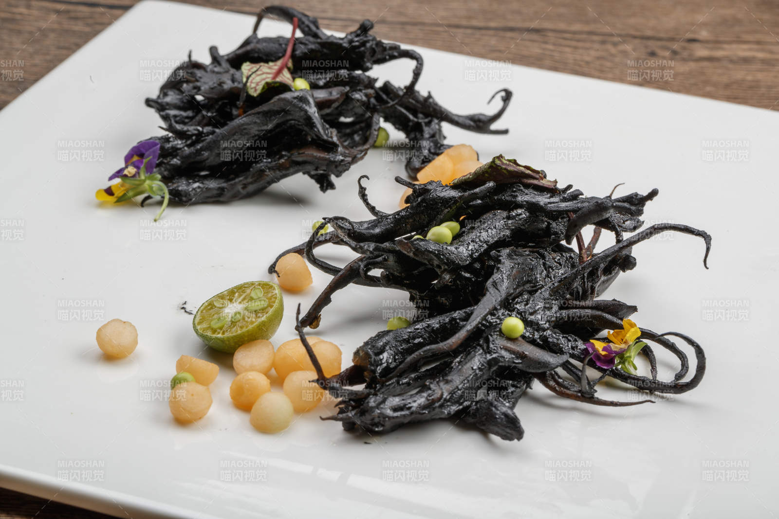 风味墨鱼汁鸭舌图片