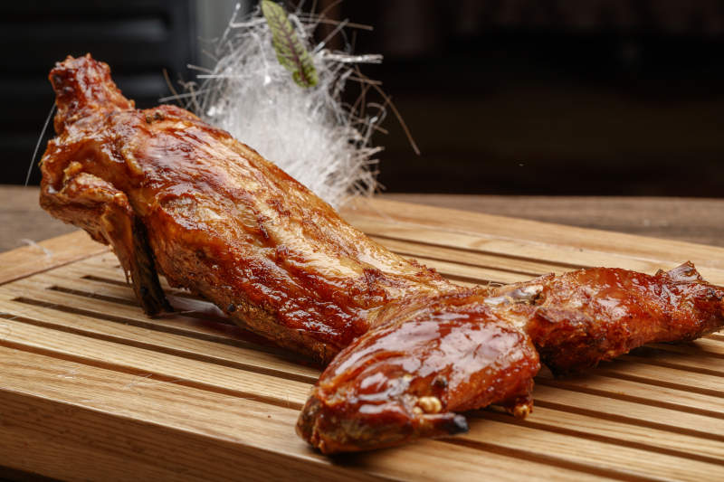 香酥炭烤兔图片