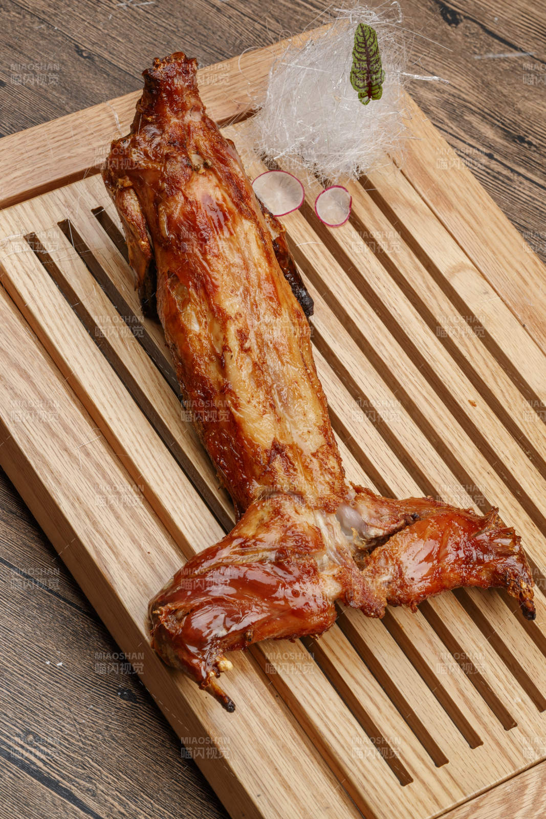 香酥炭烤兔图片