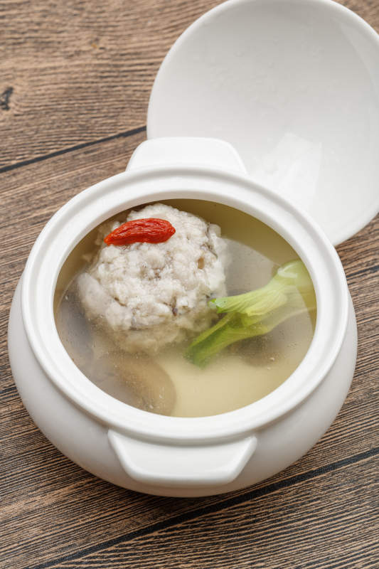 滋补养生汤炖葵花大斩肉图片