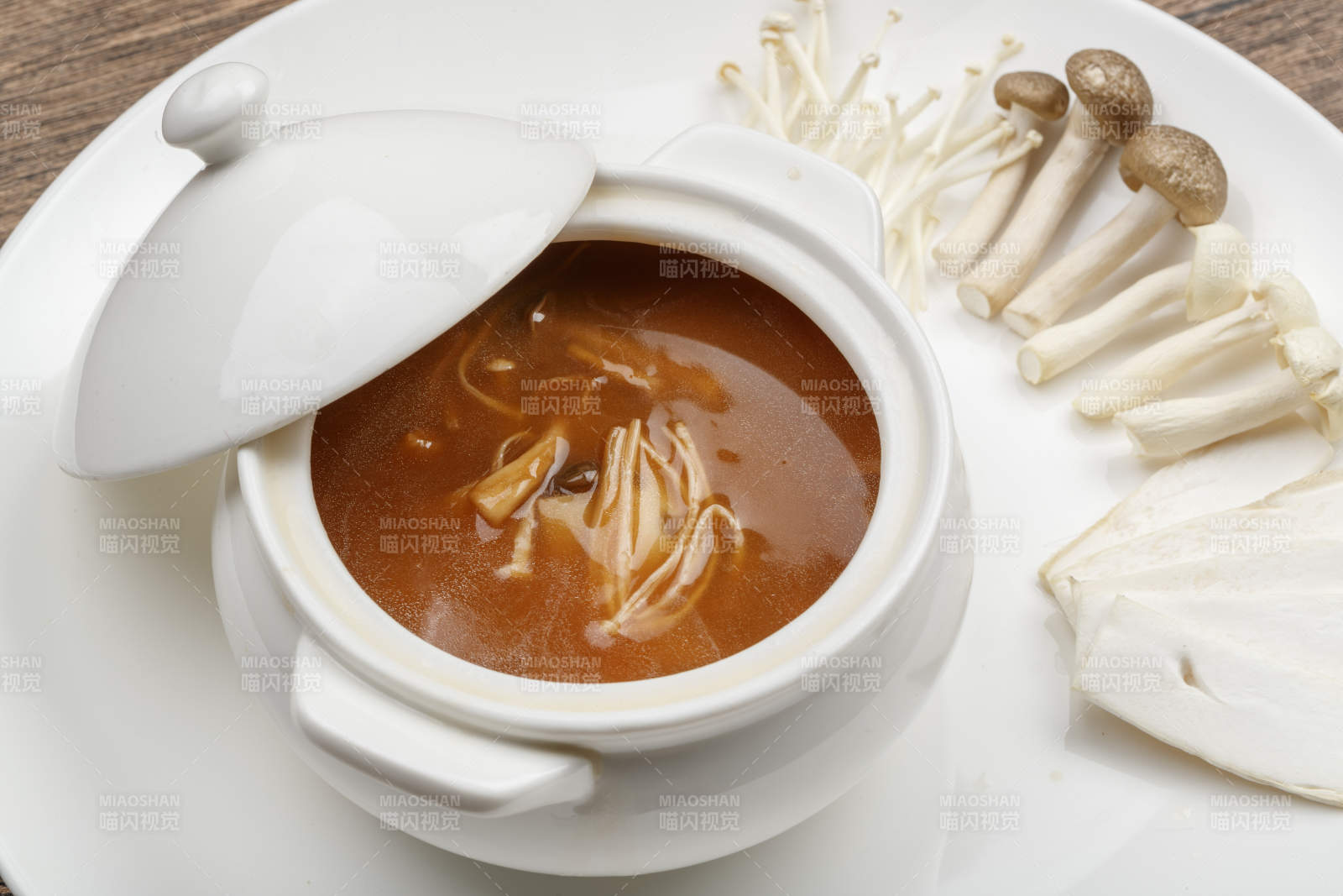 山珍菌羹素佛跳墙图片