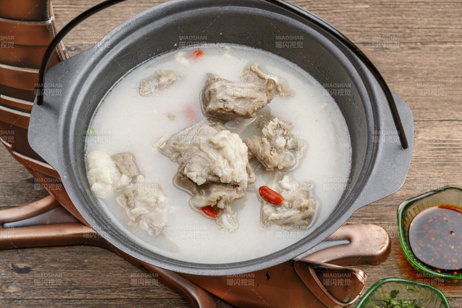 铁锅奶汤枸杞水煮羊图片