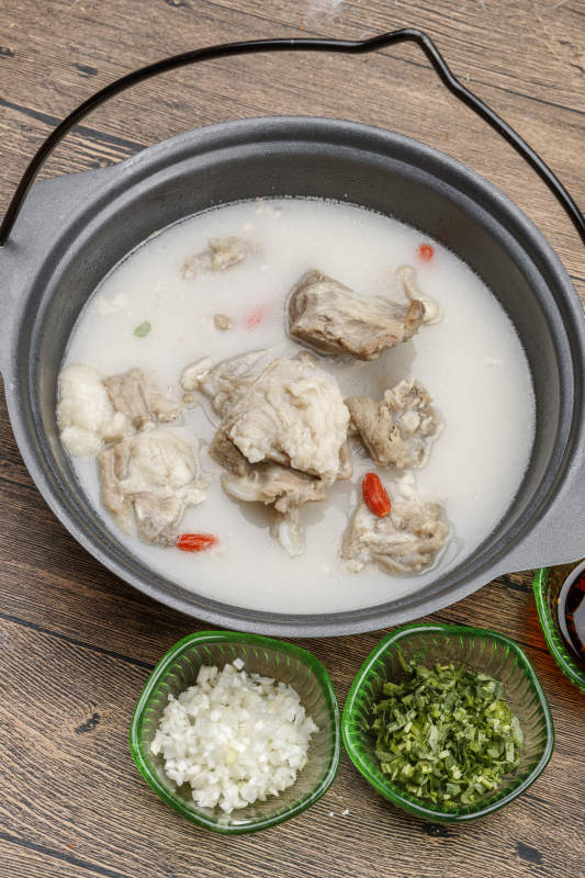 铁锅奶汤枸杞水煮羊图片