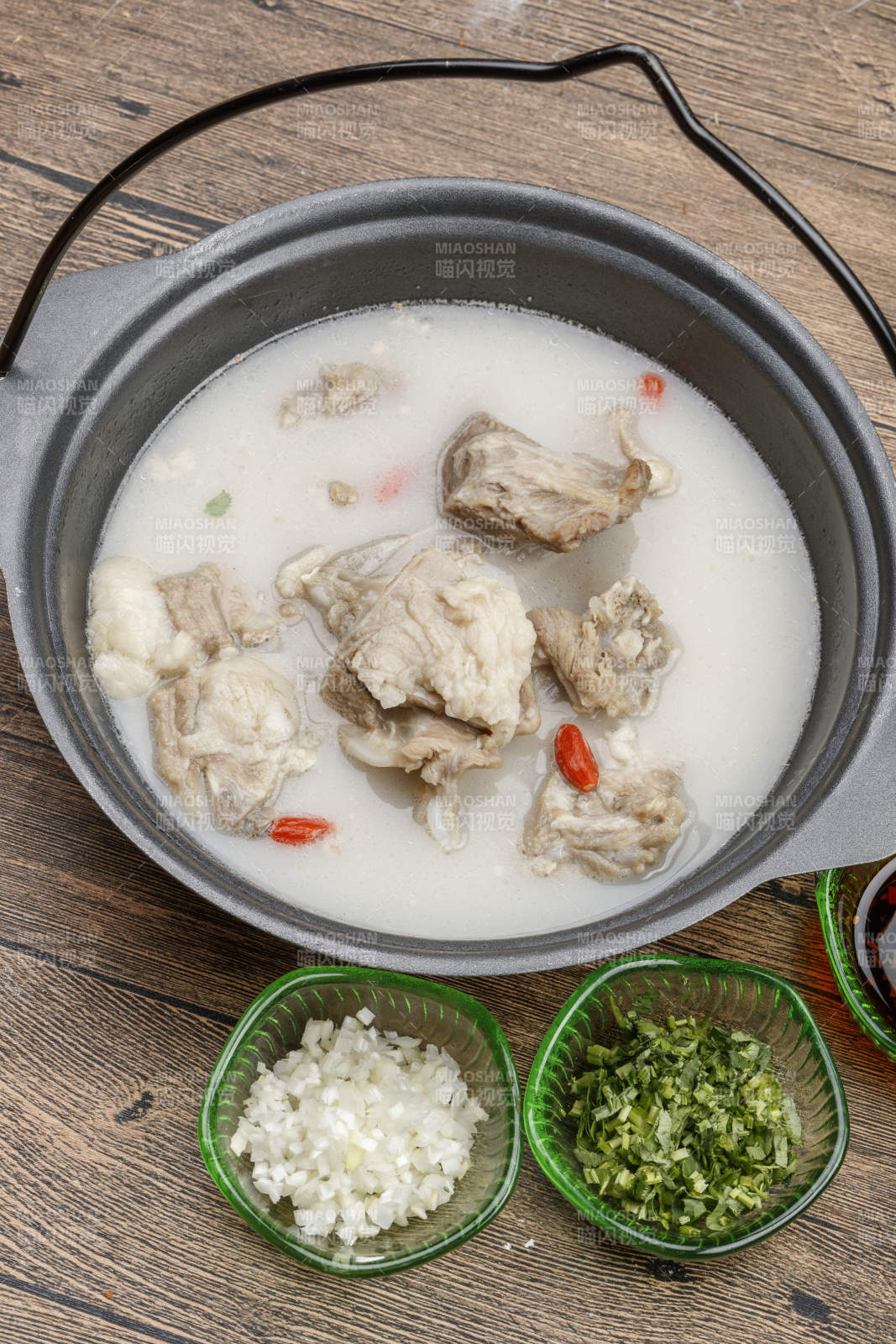 铁锅奶汤枸杞水煮羊图片