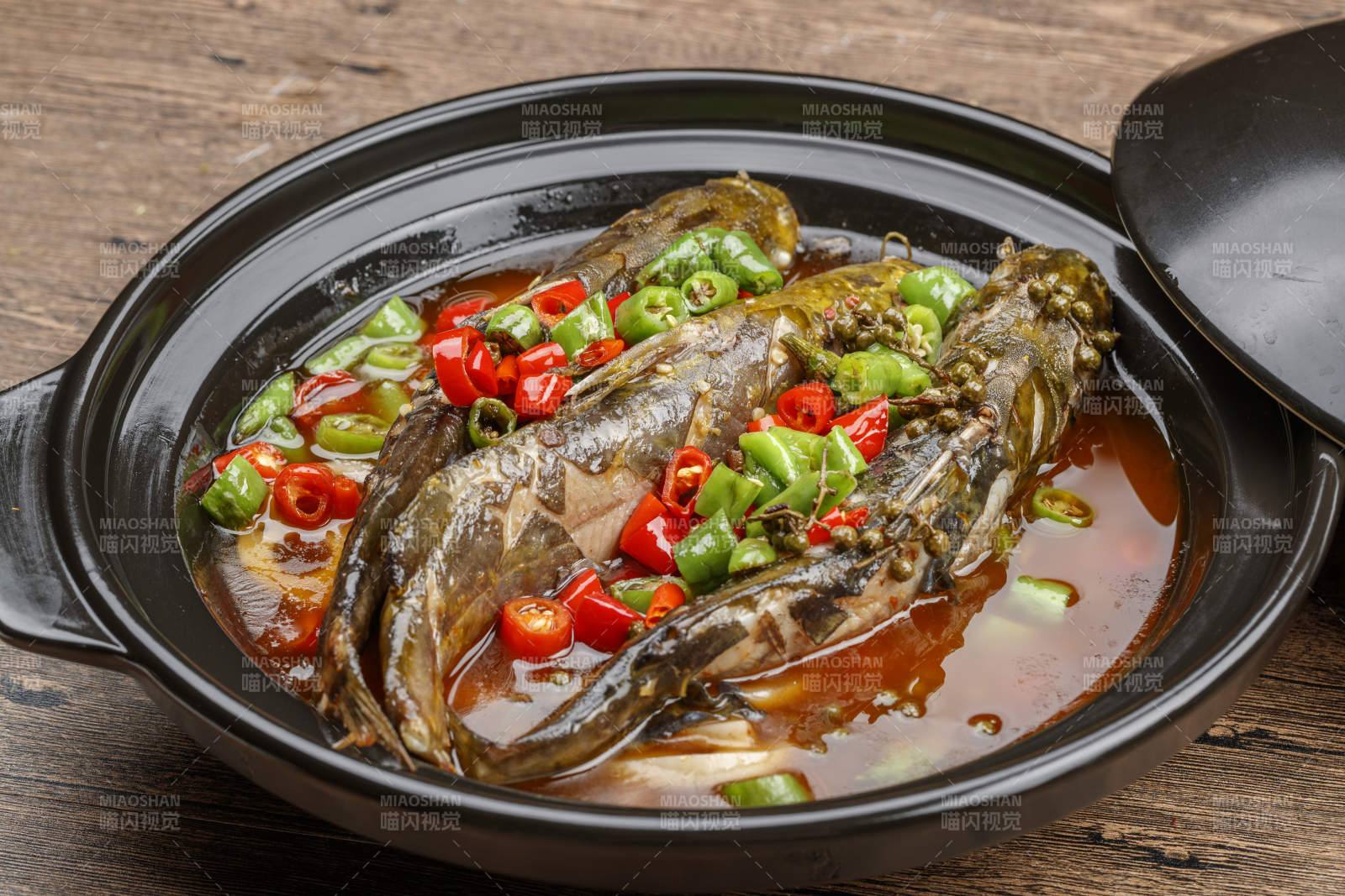 藤椒麻辣砂锅煲嘎鱼图片