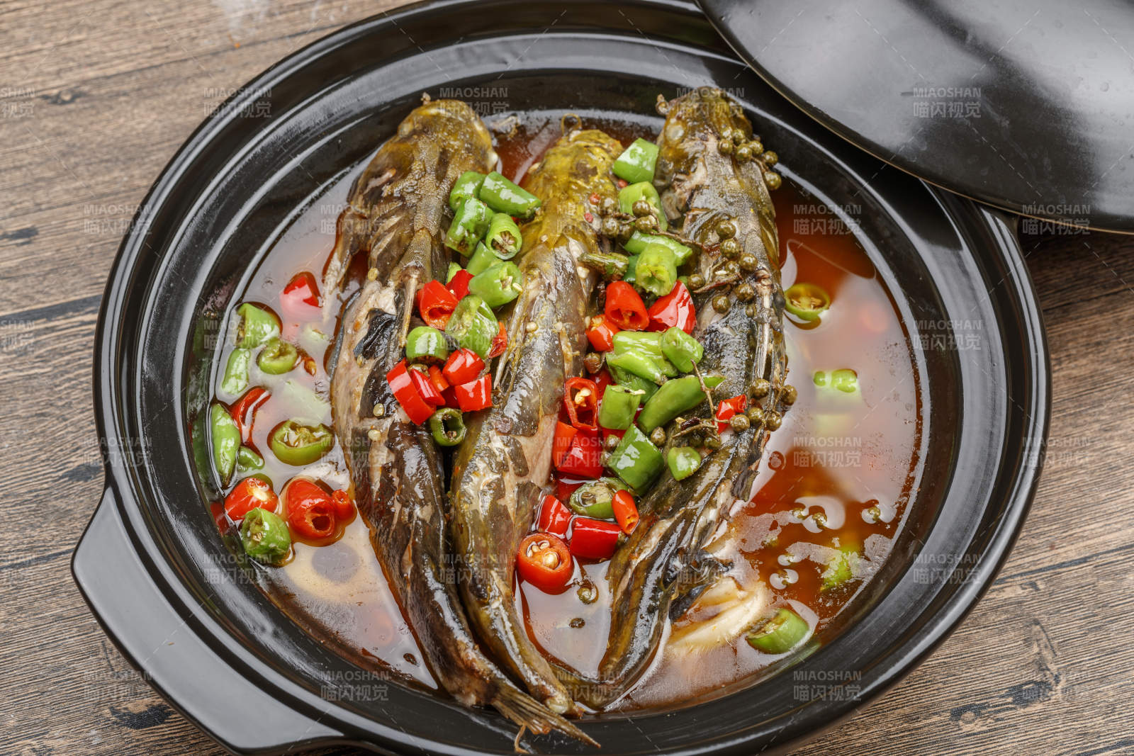 藤椒麻辣砂锅煲嘎鱼图片