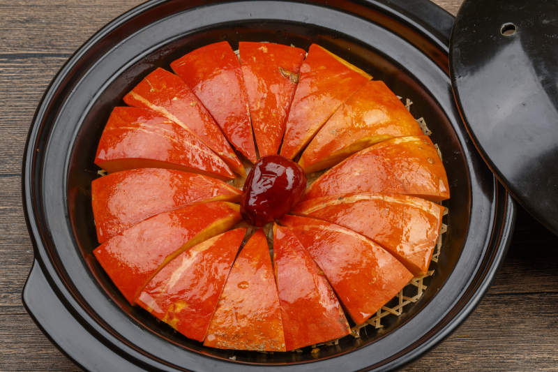 蜜枣砂锅焗金瓜图片