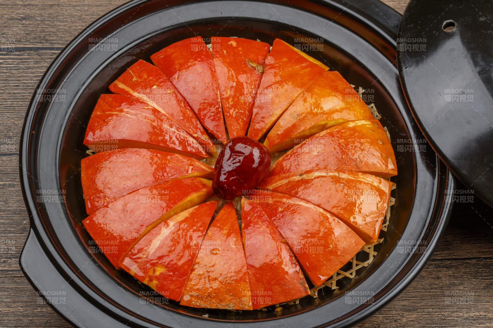 蜜枣砂锅焗金瓜图片
