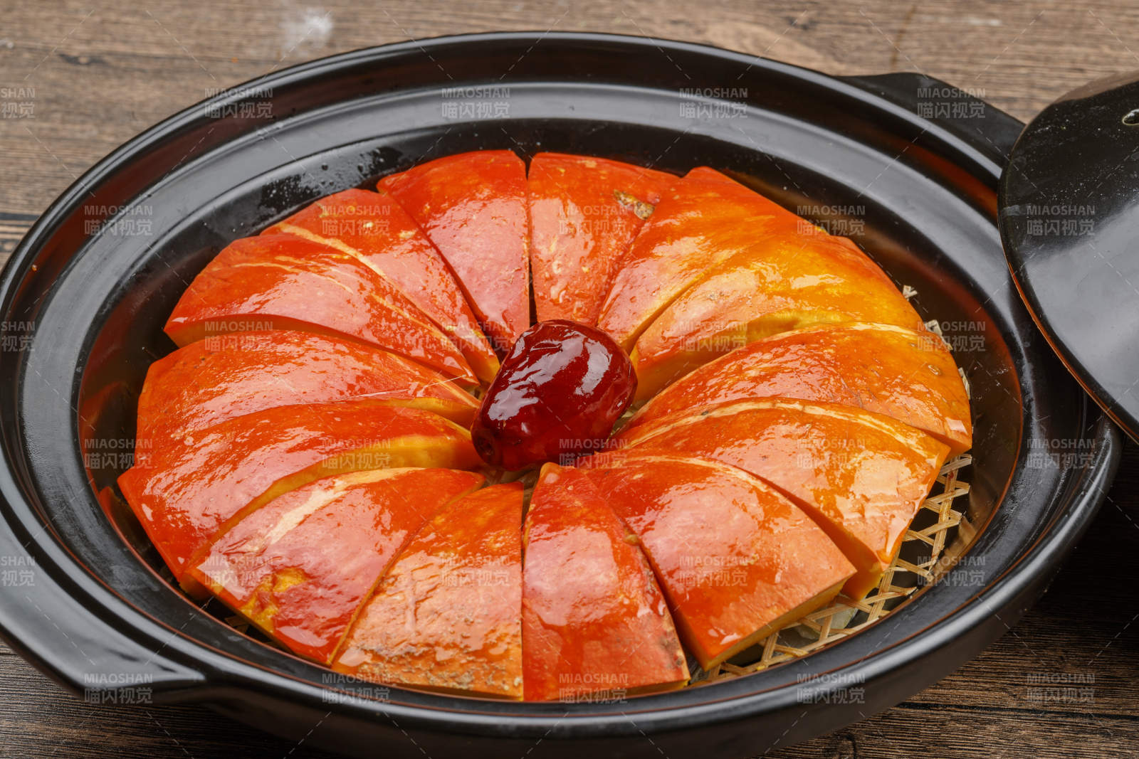 蜜枣砂锅焗金瓜图片