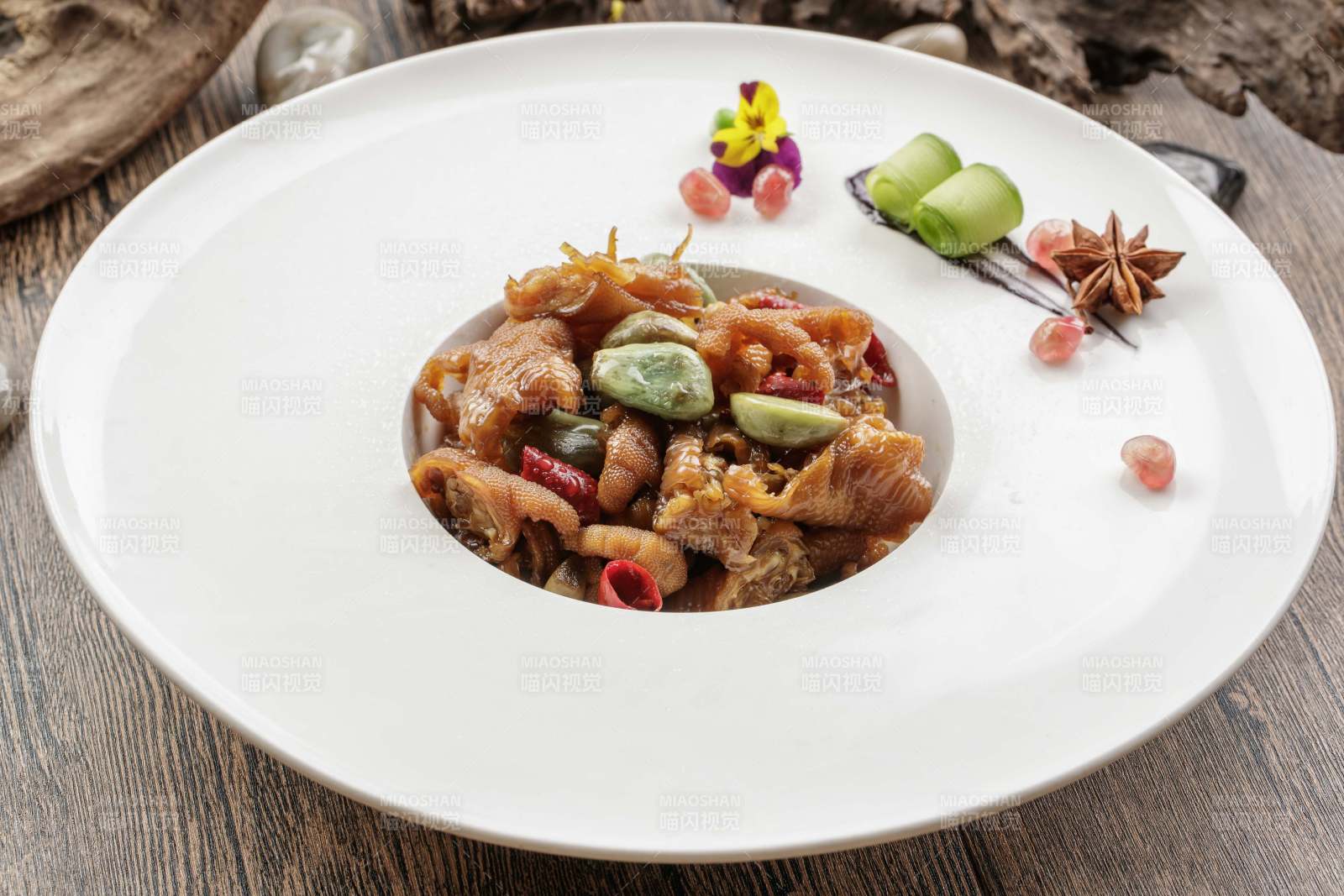 腊八蒜腌凤爪图片