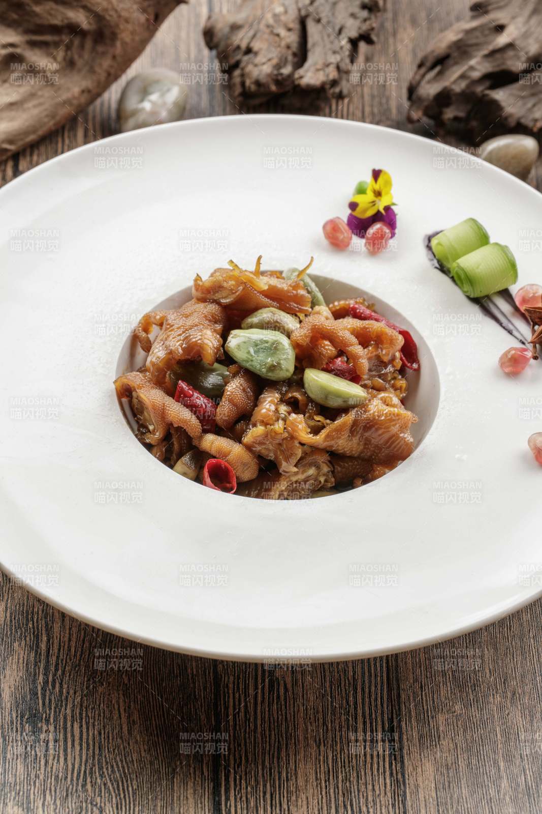 腊八蒜腌凤爪图片