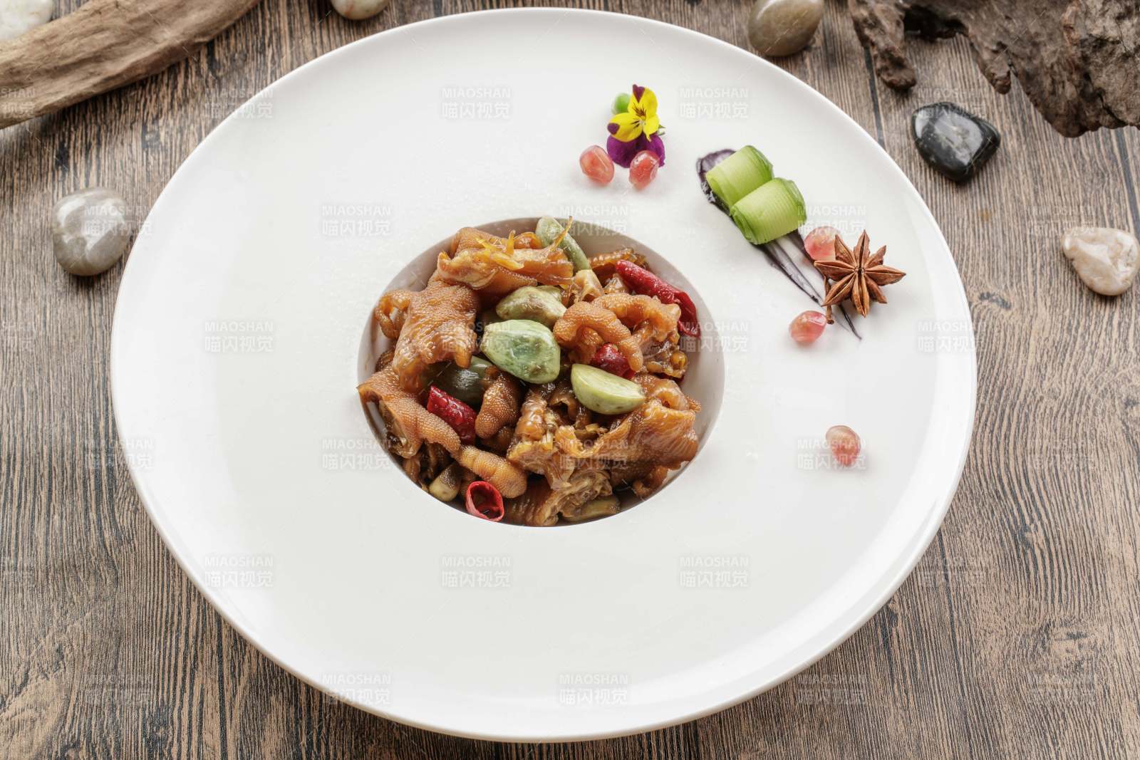 腊八蒜腌凤爪图片