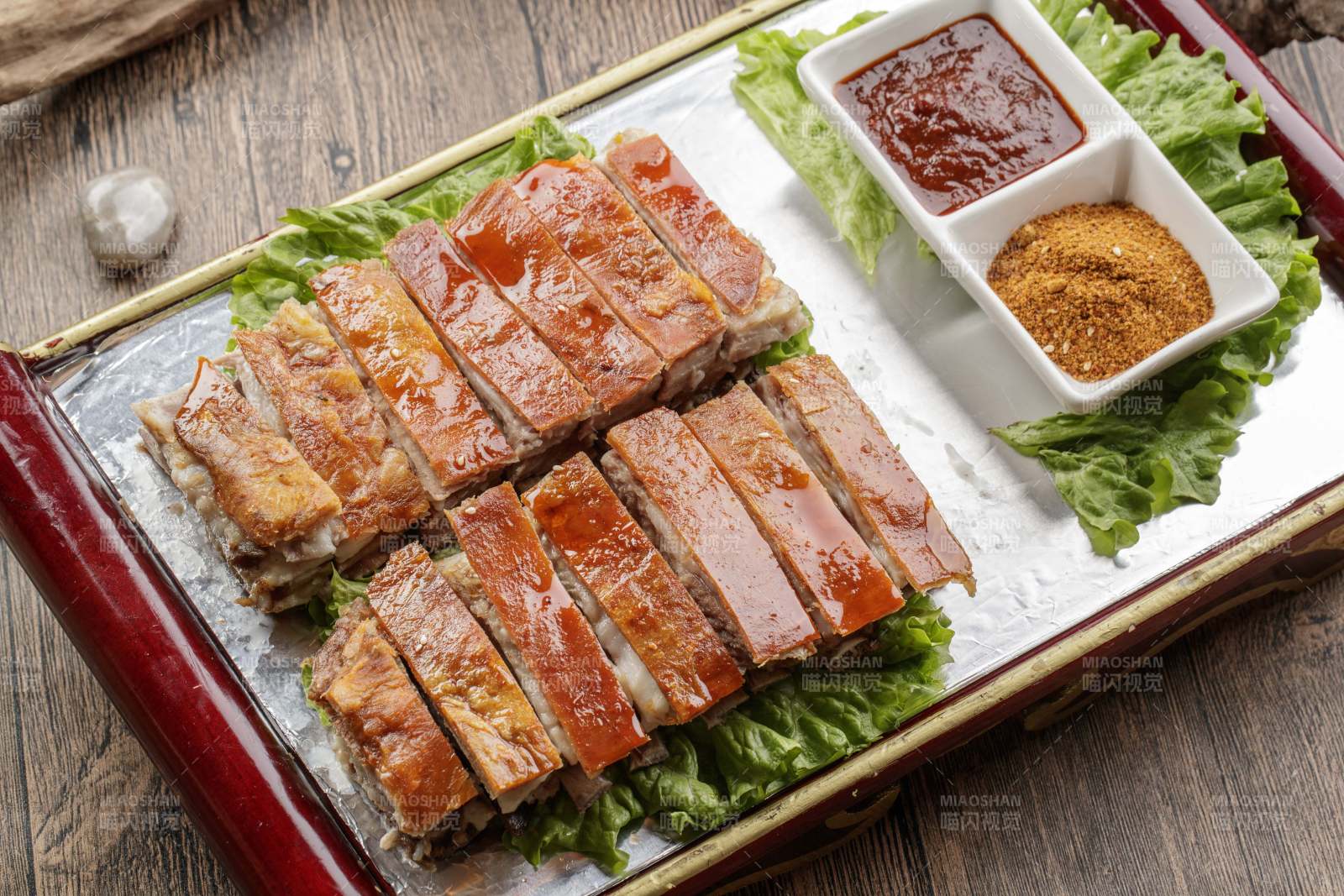 蒙餐炭火烤羊排图片