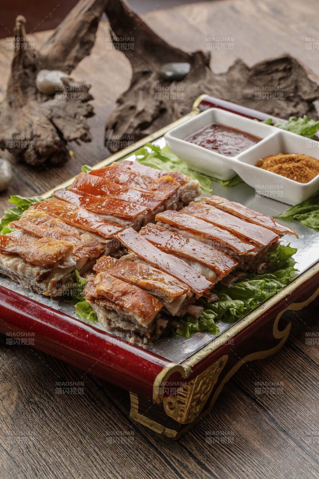 蒙餐炭火烤羊排图片