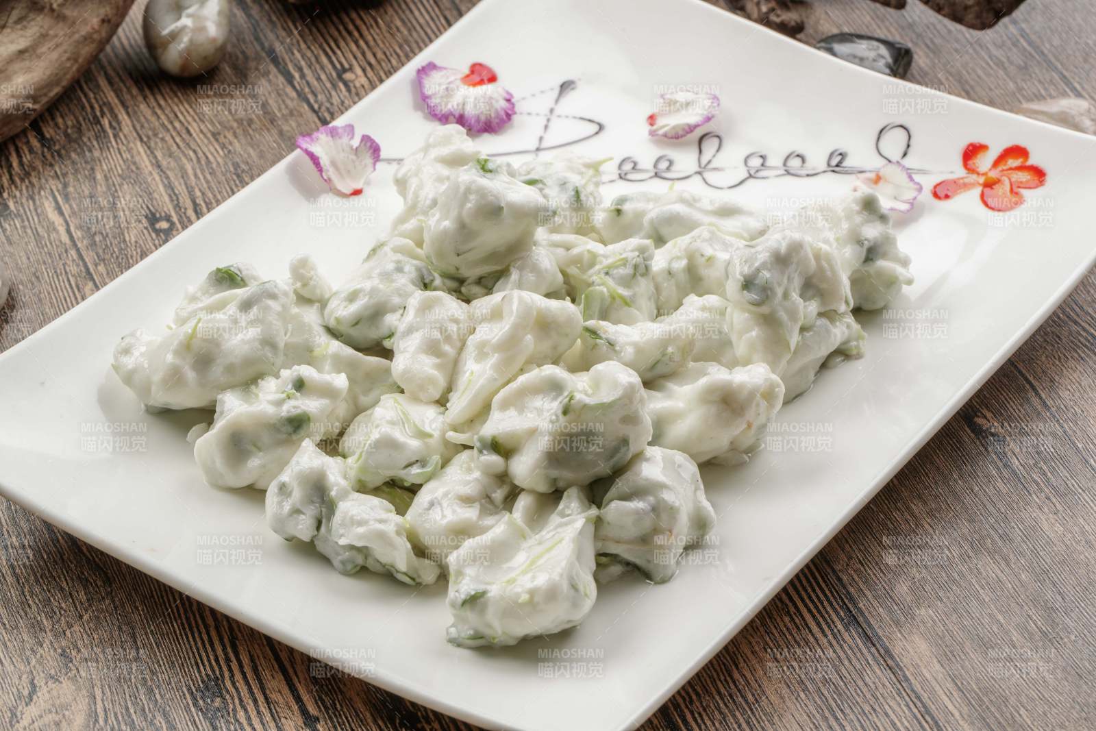 香椿芽炒飞龙图片