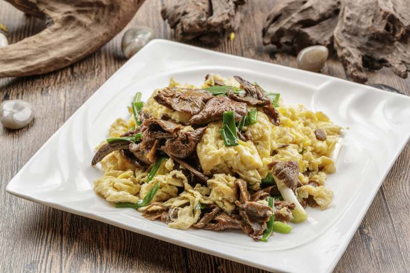 蒜薹山珍菌炒鸡蛋图片