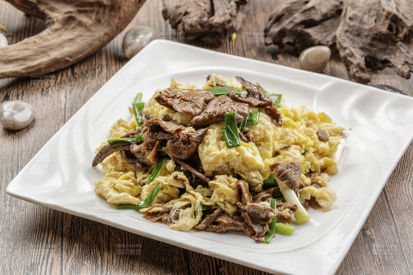 蒜薹山珍菌炒鸡蛋图片