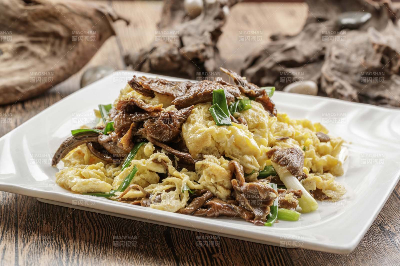 蒜薹山珍菌炒鸡蛋图片