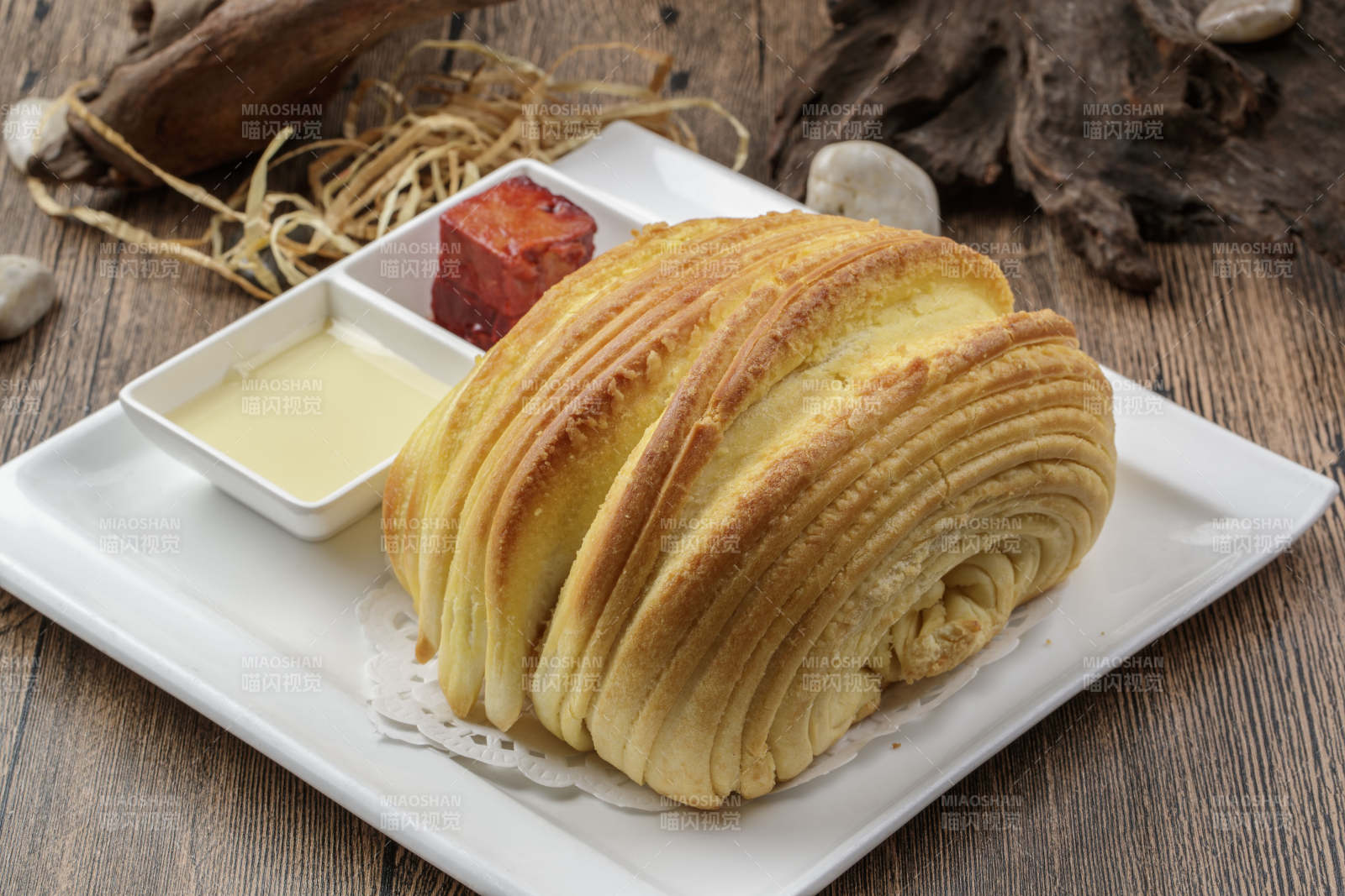 石锅蒜香肥肠图片