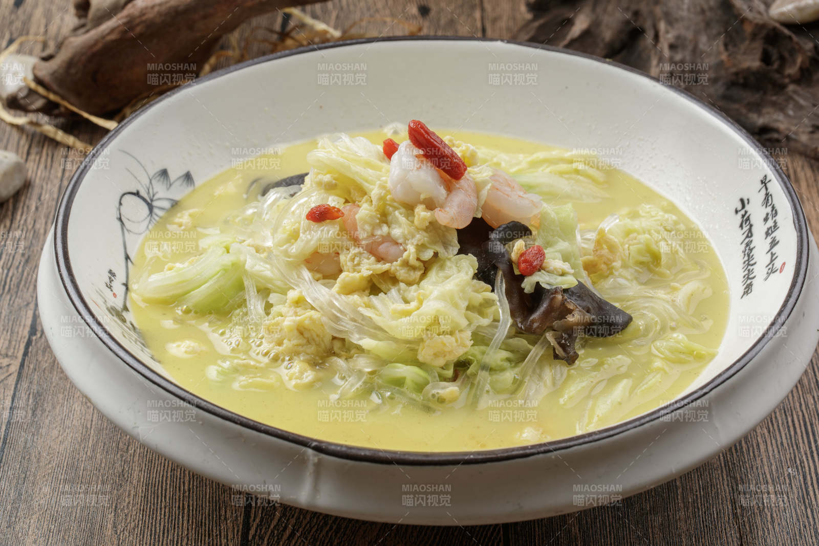 家常炖鱼头图片