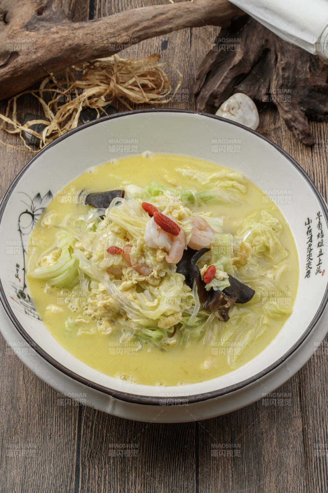 家常炖鱼头图片