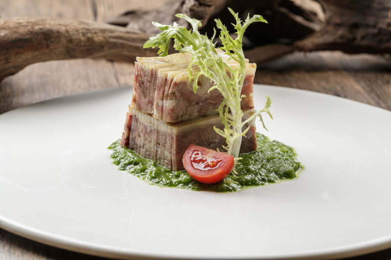 小驴肉配鲜野韭菜花酱图片