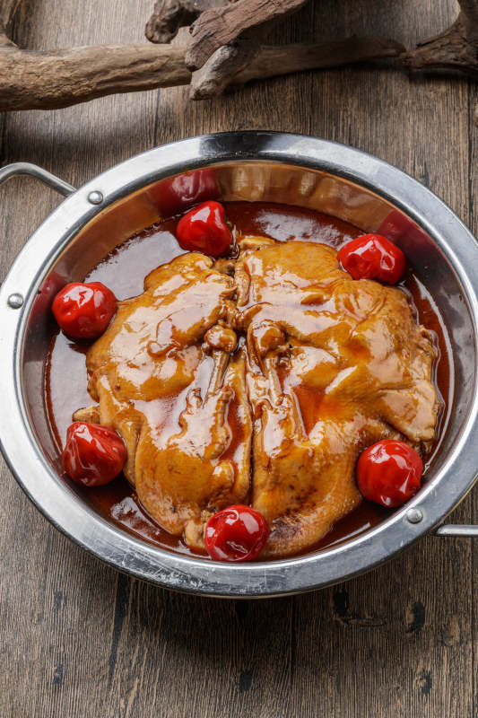 浇汁红焖肘子图片