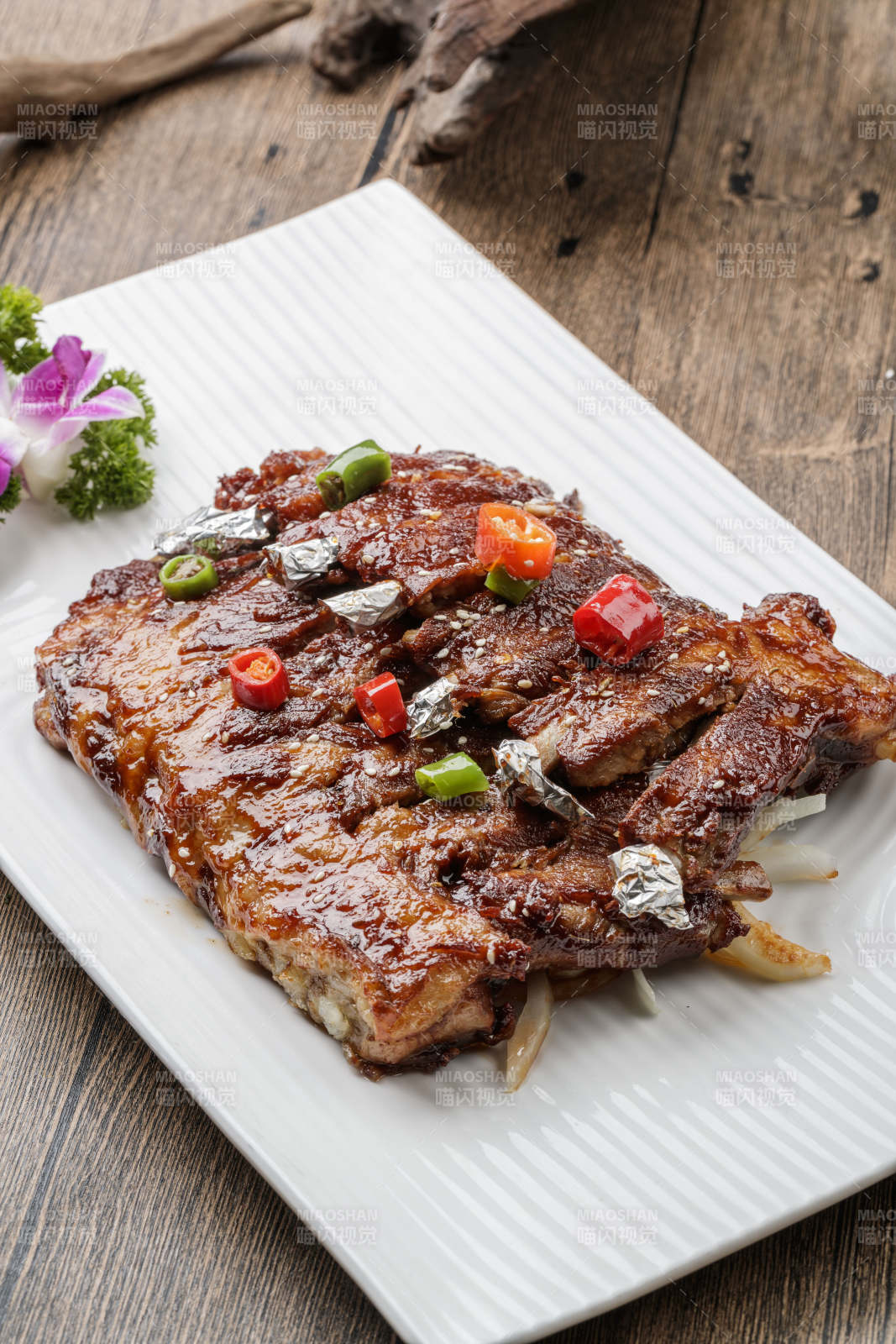酱香猪肋排酱排骨图片