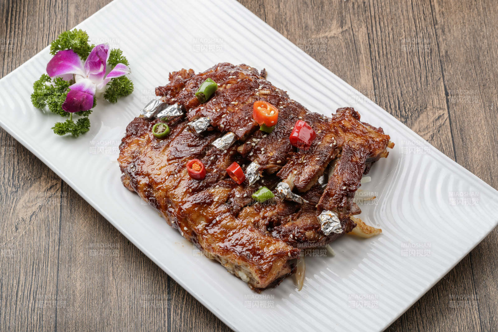 酱香猪肋排酱排骨图片