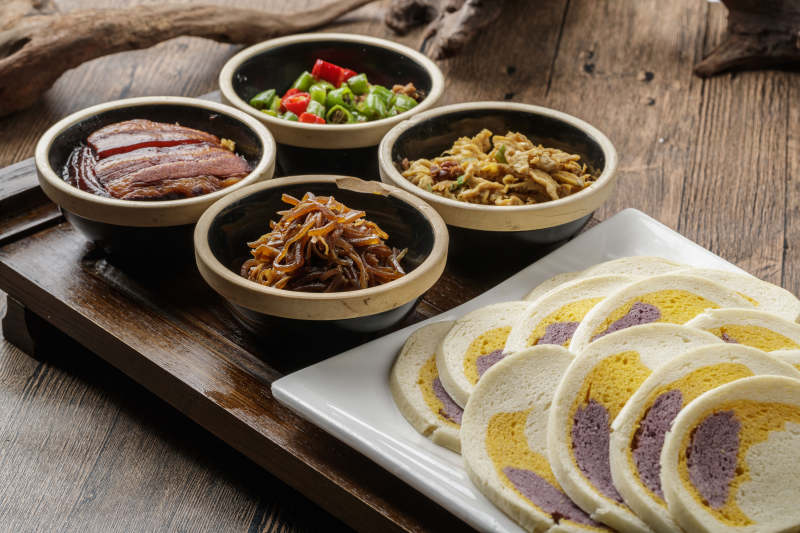 农家四大缸咸菜扣肉炒尖椒炒鸡蛋图片