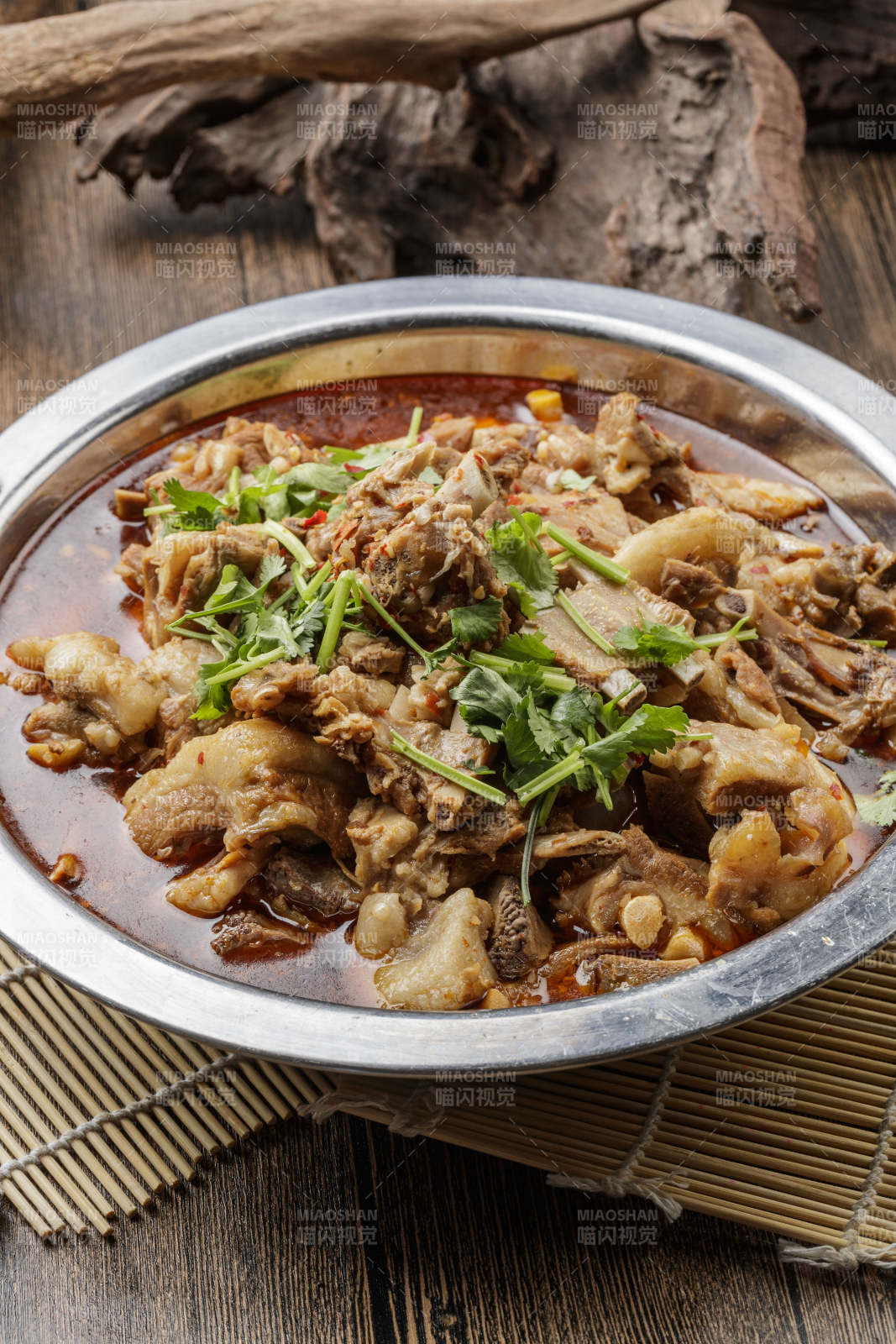 铁锅红焖羊肉图片