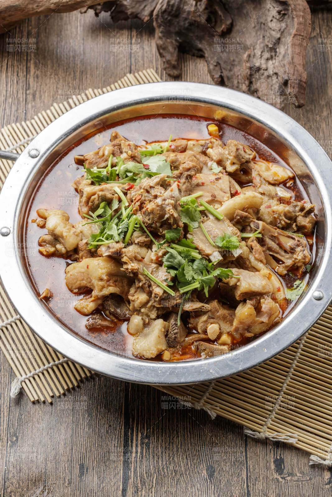 铁锅红焖羊肉图片