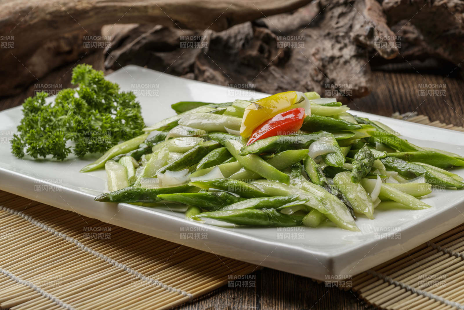 清炒鲜芦笋图片