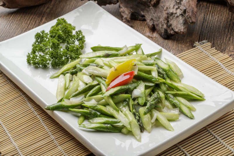清炒鲜芦笋图片