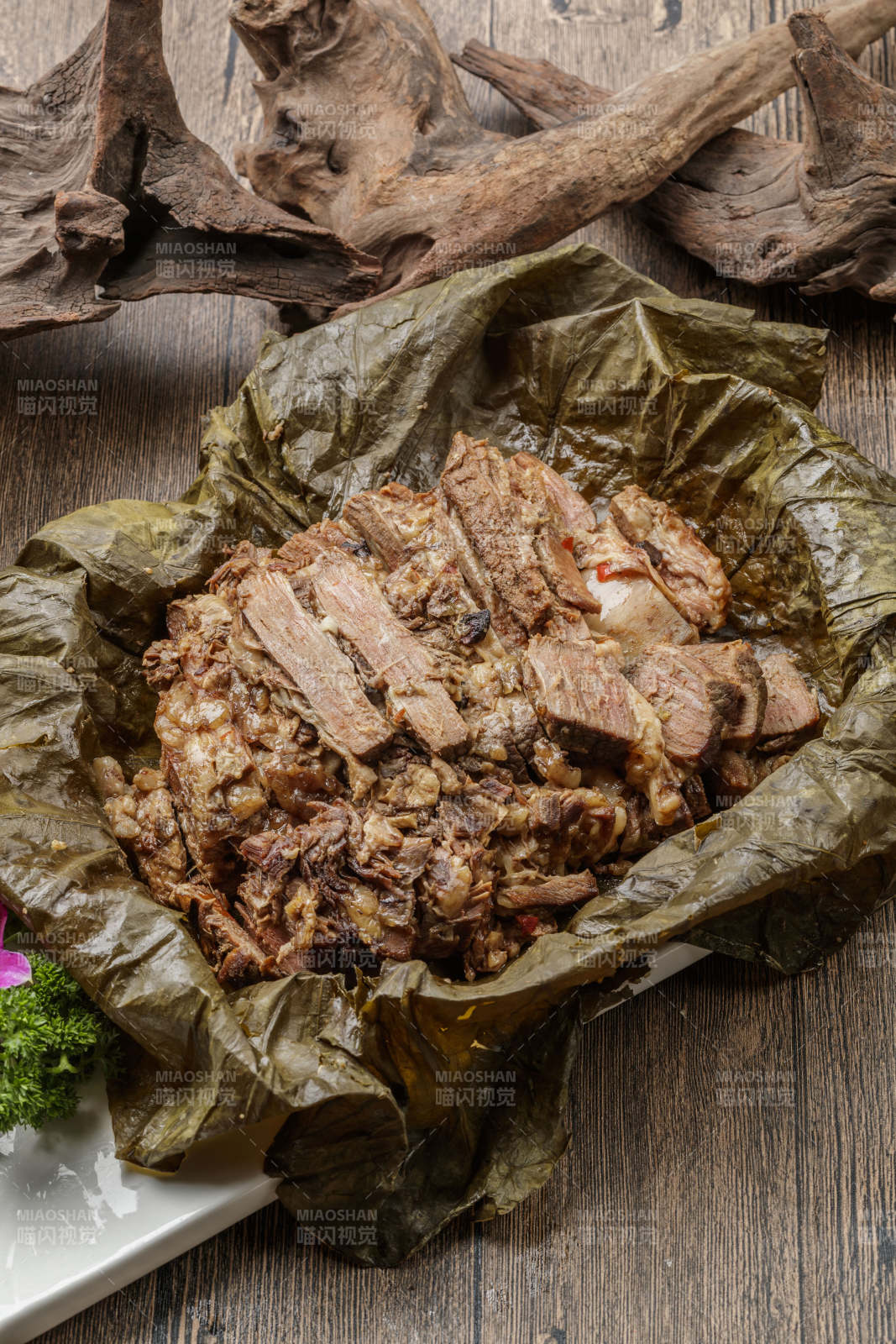 叫花荷叶猪肘子图片