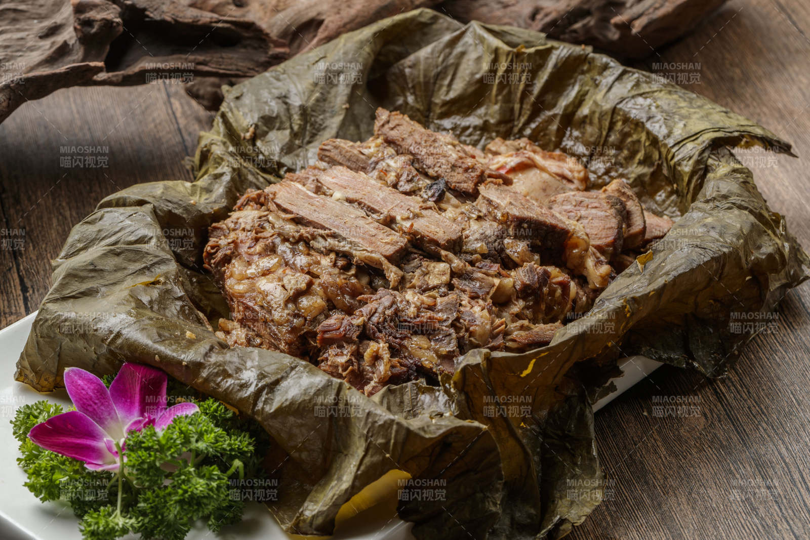 叫花荷叶猪肘子图片