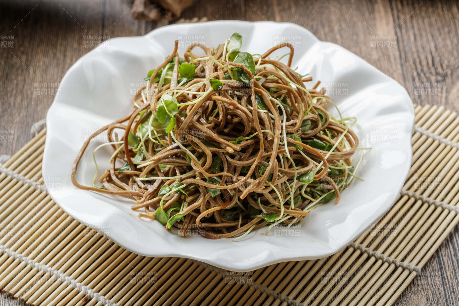 香椿苗豆腐丝图片