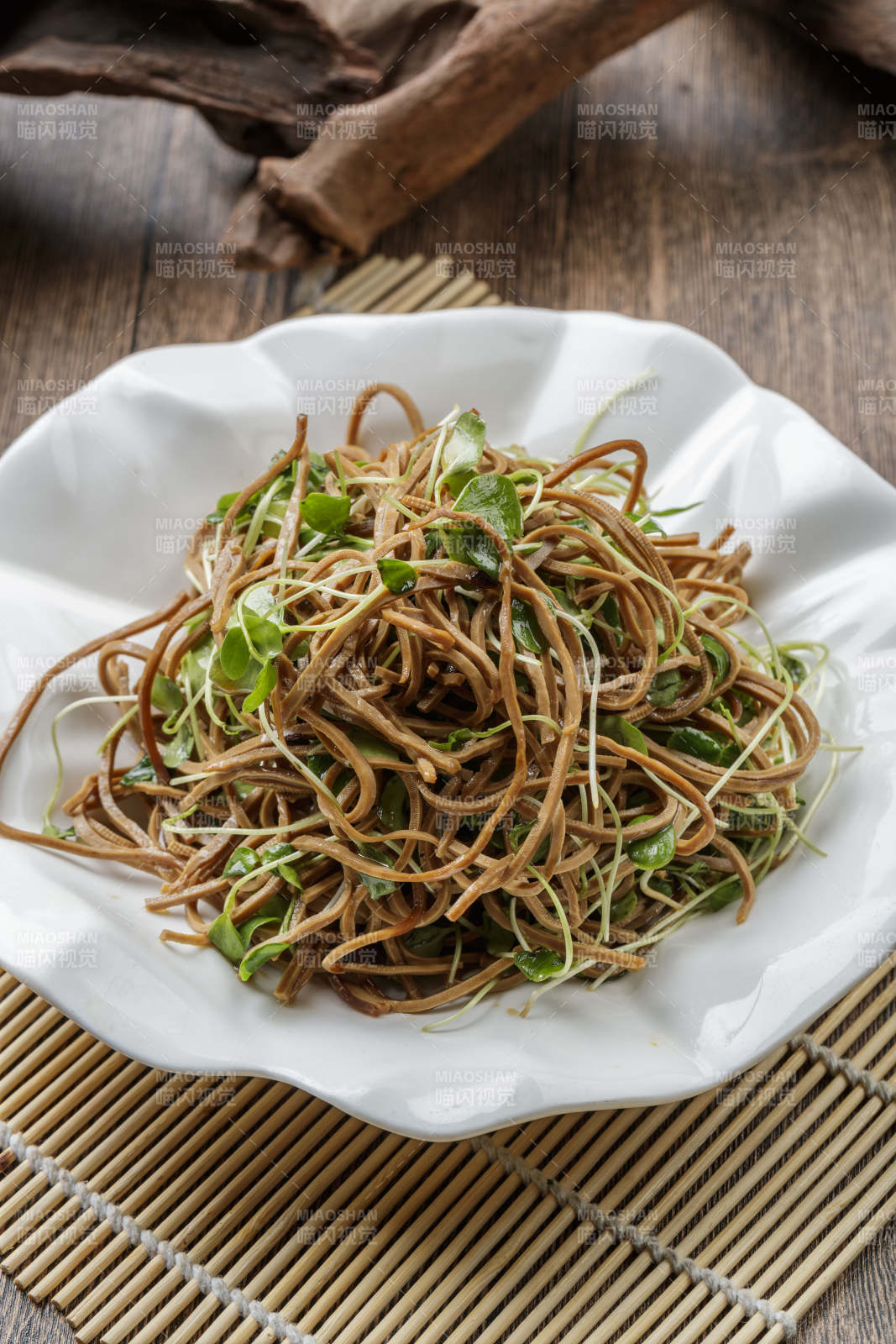 香椿苗豆腐丝图片