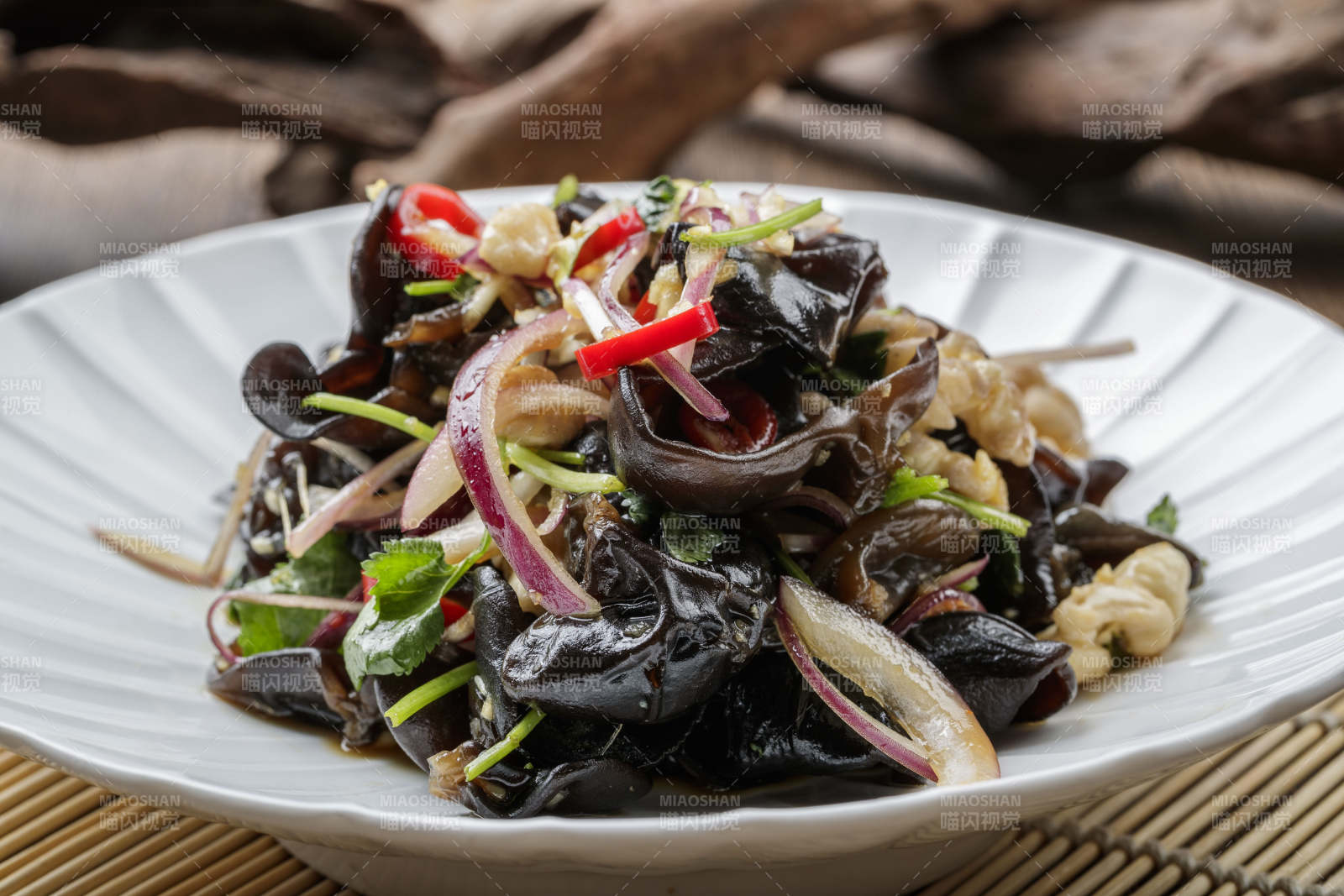 洋葱木耳鲜桃仁图片