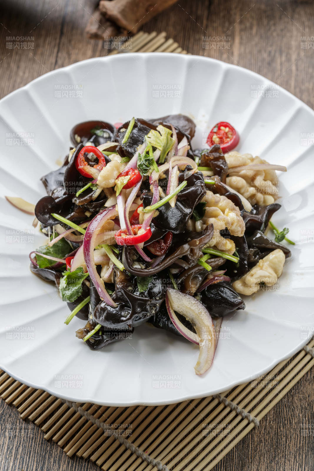 洋葱木耳鲜桃仁图片