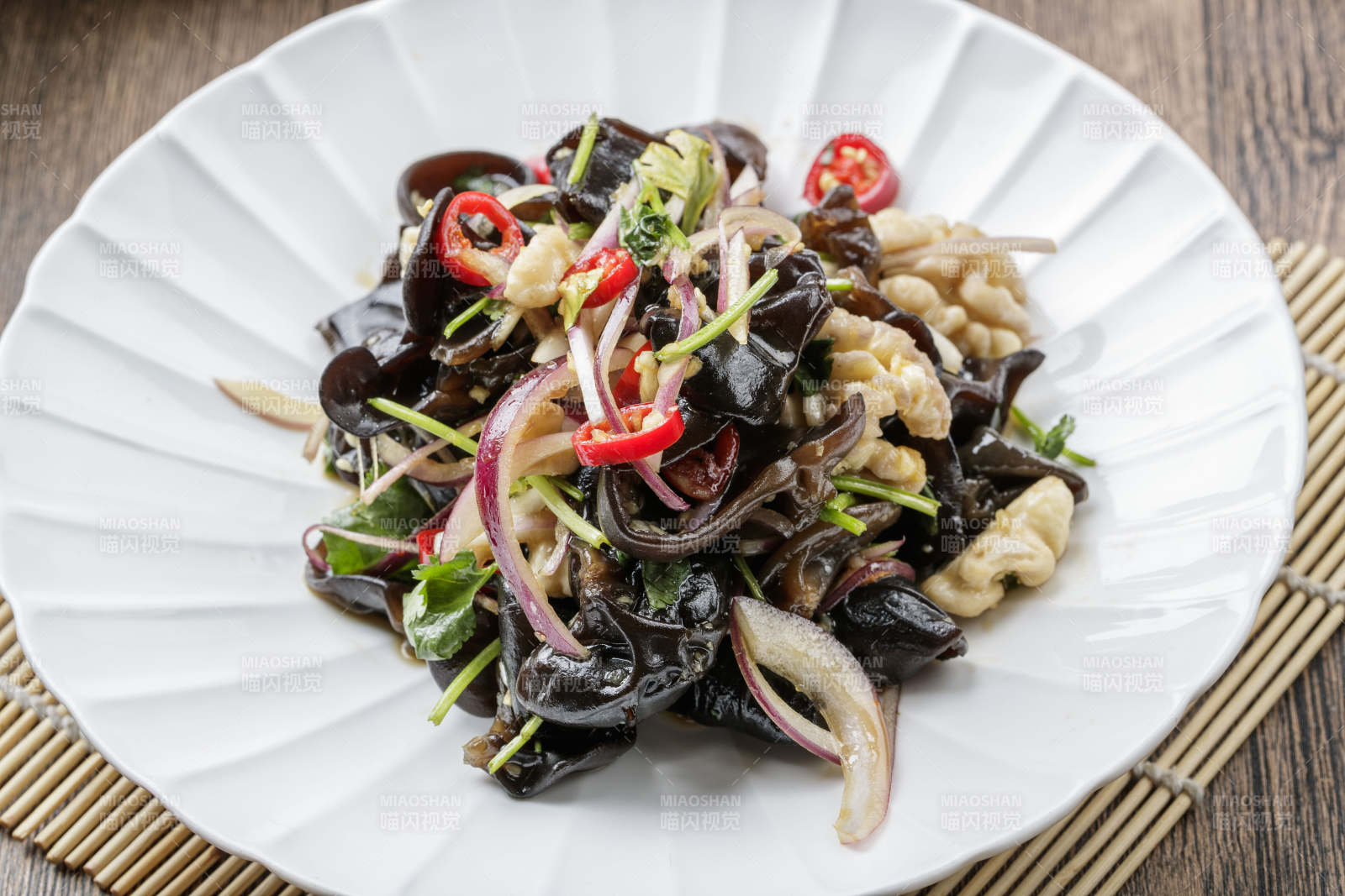 洋葱木耳鲜桃仁图片