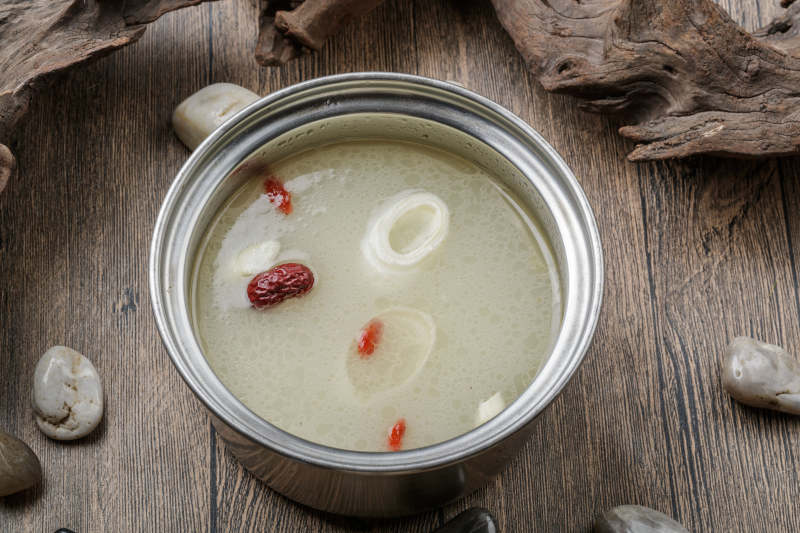 自助火锅汤底香浓骨汤图片