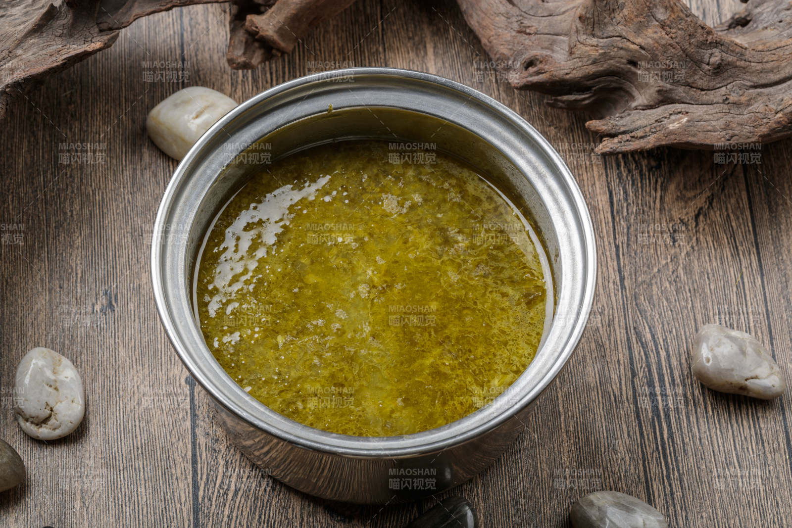 自助火锅汤底酸菜浓汤图片