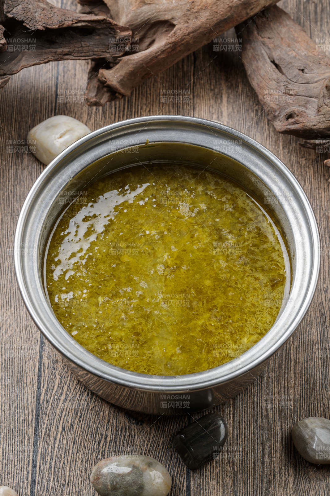 自助火锅汤底酸菜浓汤图片