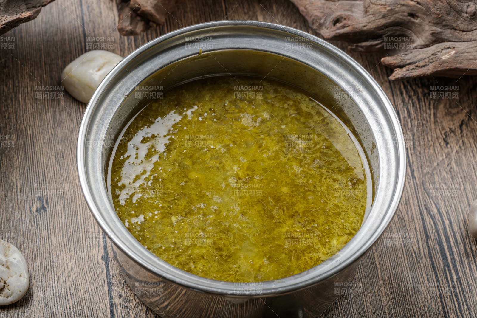 自助火锅汤底酸菜浓汤图片