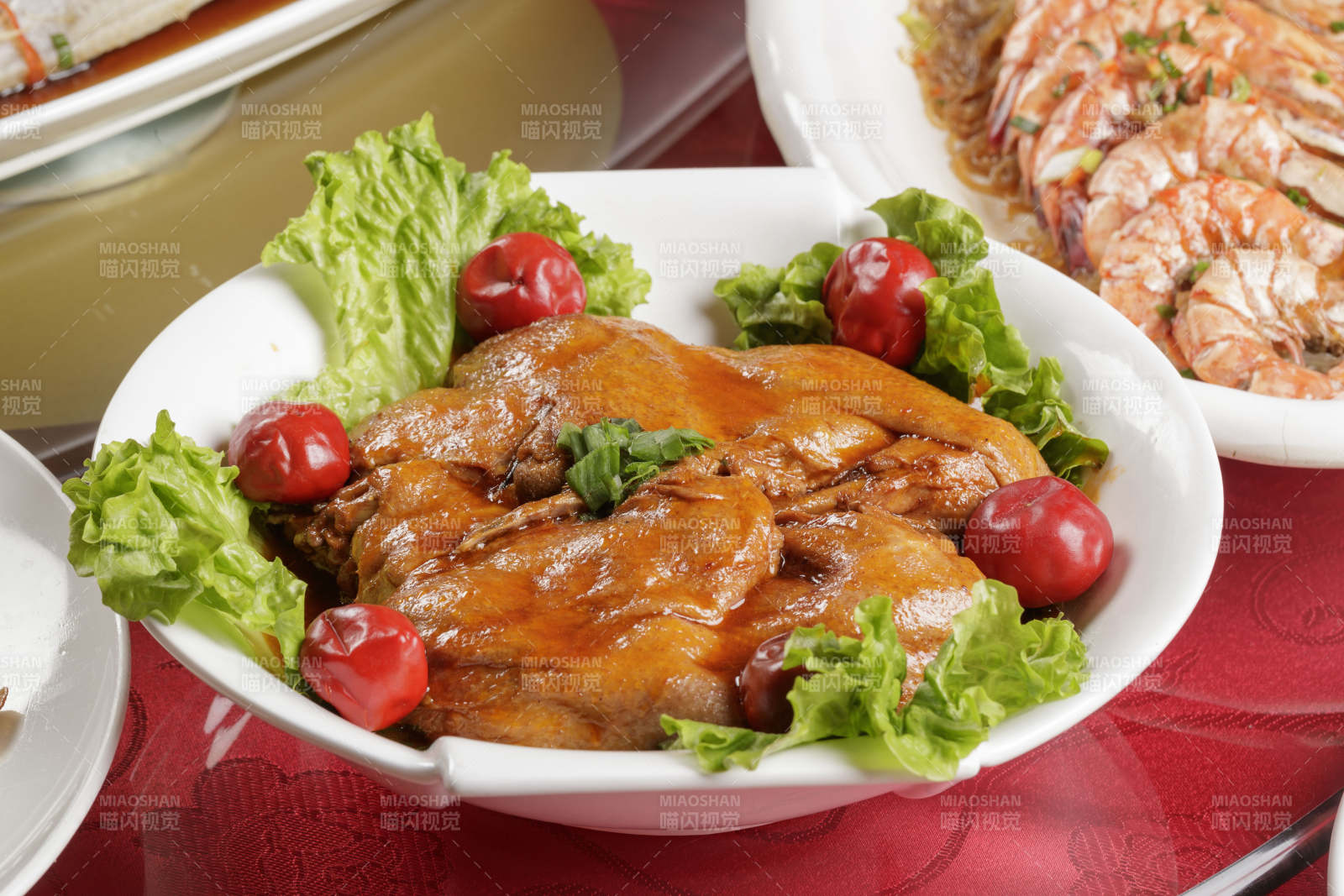浇汁红卤扒鸡图片